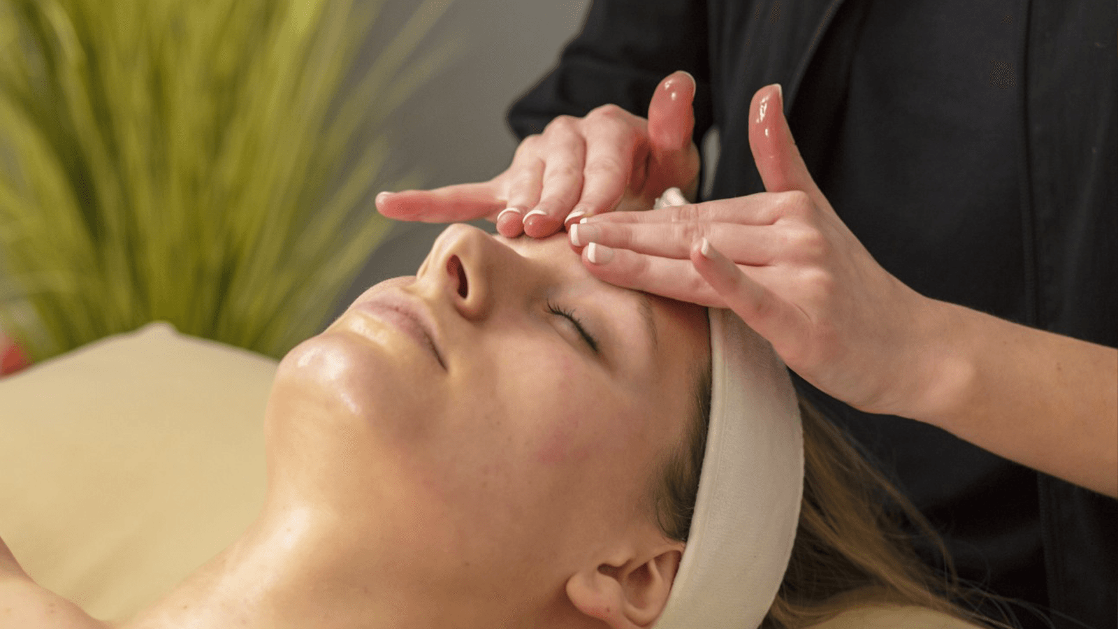 Face Massage 11600X900